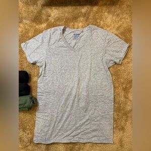 4 pack of Gildan shirts